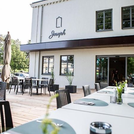 Hotel Restaurant Joseph Bruckneudorf Екстер'єр фото