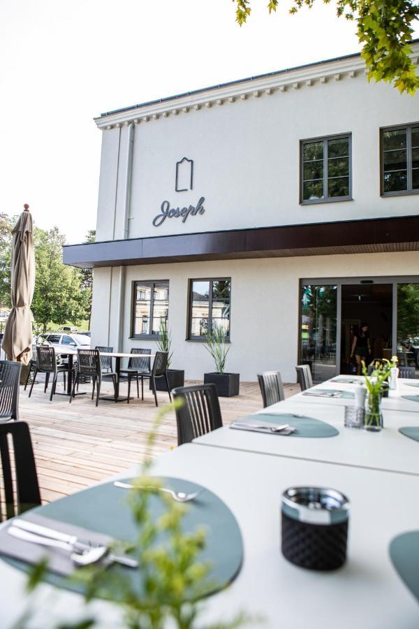Hotel Restaurant Joseph Bruckneudorf Екстер'єр фото